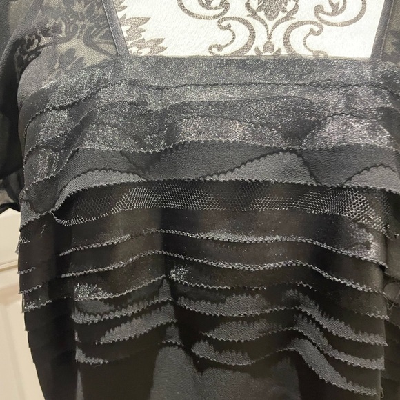 Stunning crepe style top with side zipper and sparkly bodice. - Picture 2 of 7